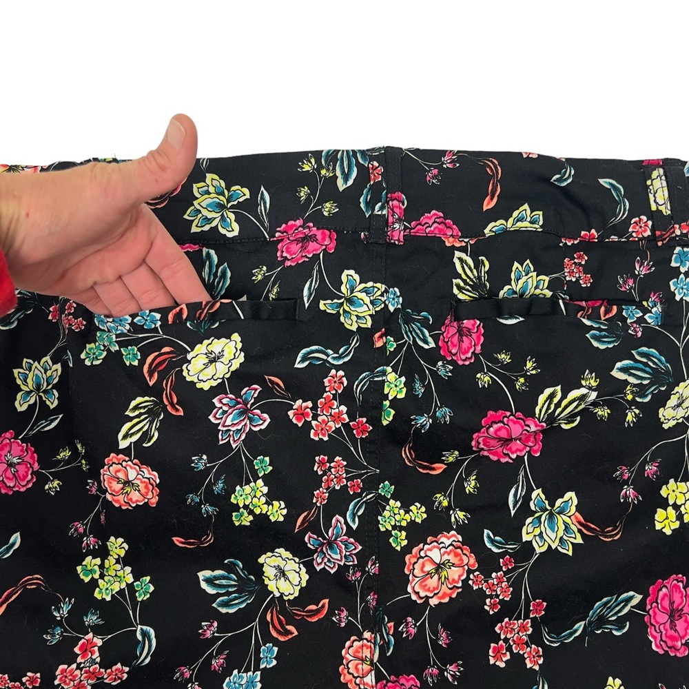 Torrid Floral Sateen Shorts Size 26 - Picture 6 of 7